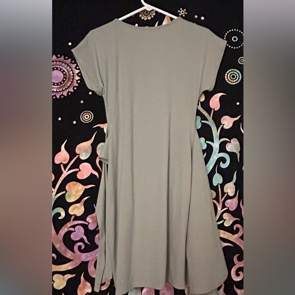 Olivia Grey S front wrap tie dress light green NWOT - Picture 8 of 9